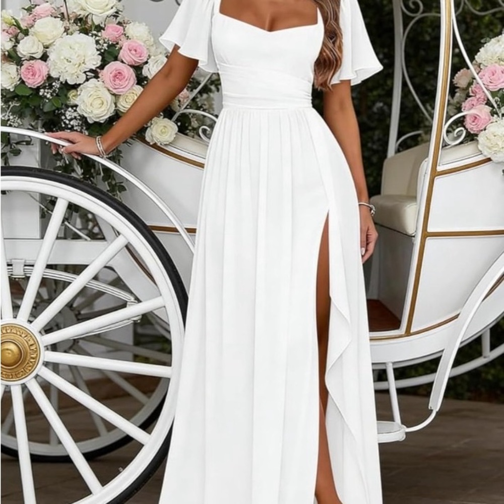 Elegant White Maxi Dress with Sweetheart Neckline
